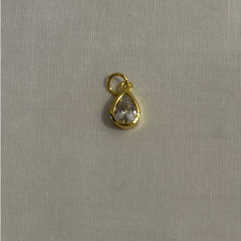 Elegant Gold Teardrop Pendant